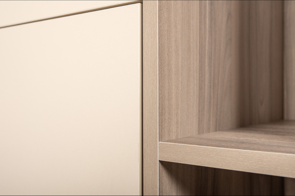 Комод Тайл 16.237 сатин 7045 SU, эмили блаш U9135, белый PE шагрень, собирается на любую сторону